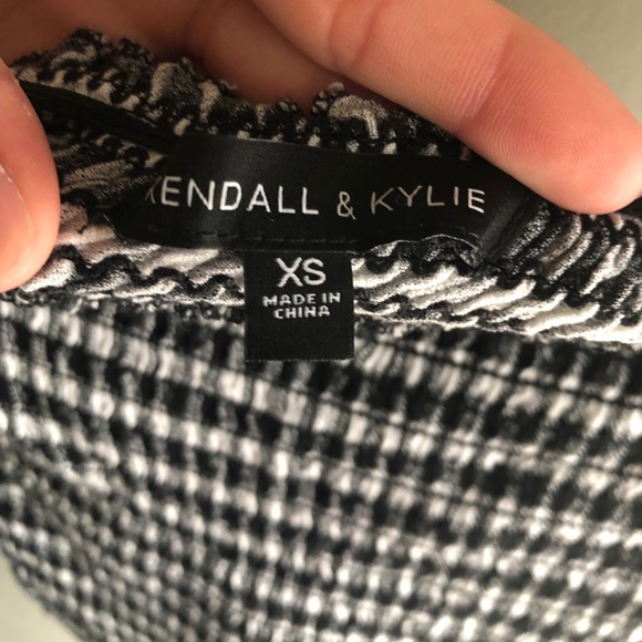 Kendall and Kylie off the shoulder top - Picture 2 of 4